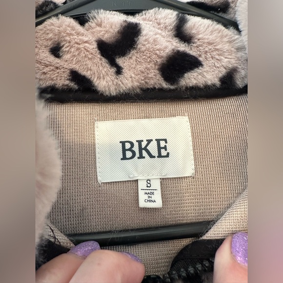BKE Cheetah Print Faux Fur Pullover - Picture 6 of 8